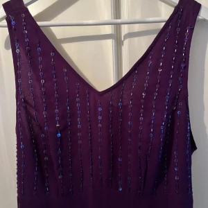 Balklänning - Några paljetter har lossnat men annars är den super fin 