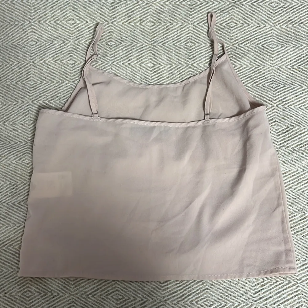 Crop top, nude, perfect for summer. Toppar.