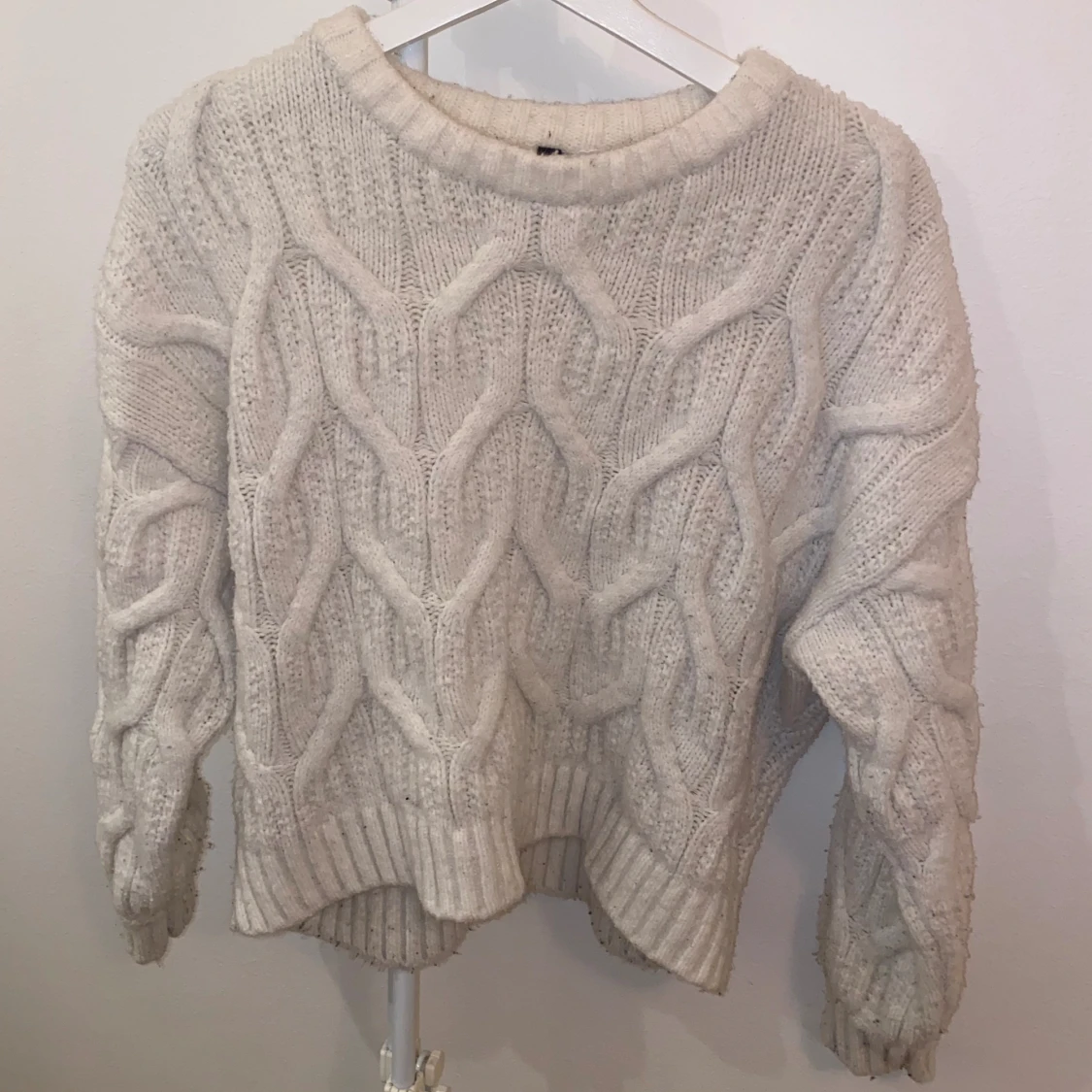 Vit stickad tröja