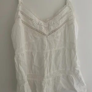 Volang linne  - Jättefint linne som jag har köpt utomlands så vet inte vart det är ifrån bra skick storlek s men passar även xs 💕