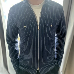 Eton overshirt - Endast använd 2 gånger, väldigt bra skick. Storlek L. Köpt för 1500kr