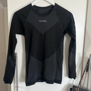 Hummel underställströja  - En perfekt underställströja, nästan aldrig använd. Storlek M/L