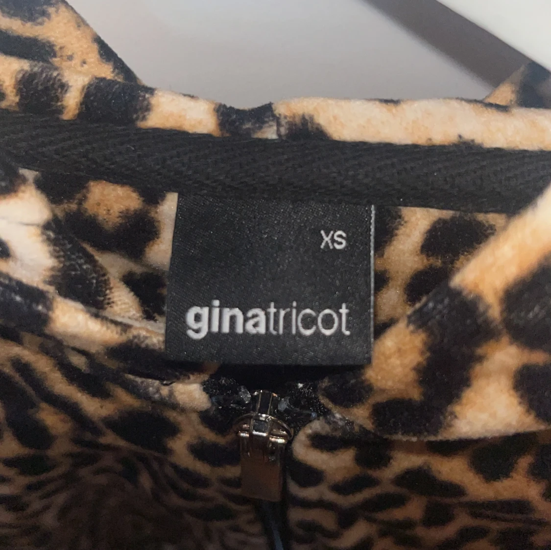 Leopard färgad zip-hoodie med luva  - 91