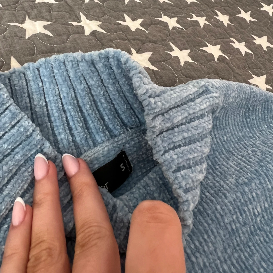 Sjukt fin blå tröja med hög krage - 90