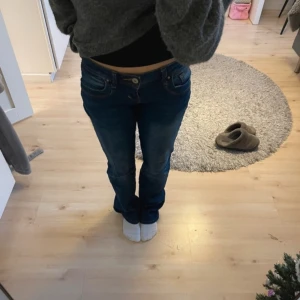 Ltb jeans valeire  - Säljer nu mina ltb jeans i modellen valeire. Helt slutsålda, i super bra skick använda få tal ggr. W26 L32❤️. Köpte för 799kr