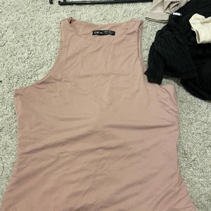 Rosa/beige body - Storlek xs endast testad