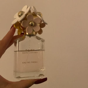 Marc jacobs parfym  - Marc jacobs Daisy Eau so fresh  parfym 75ml 1/3 använd