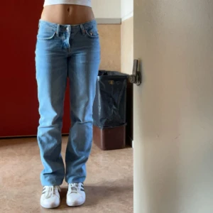 Icon lowwaist jeans - Säljer nu mina icon jeans från lager 157! Säljer dem pågrund av att de inte passar mig. Har använts 2 gånger. Nypris 400kr. Nyskick!❤️