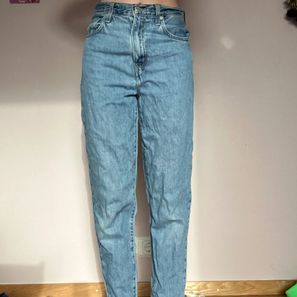 Fina levis jeans! Bra skick❤️ Priset är diskuterbart🩷. Jeans & Byxor.