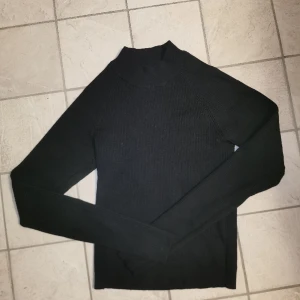 Fin ribbad tröja 🤩🙌🏼 - Ribbad långärmad tröja xs 🤩 Från bik bok 