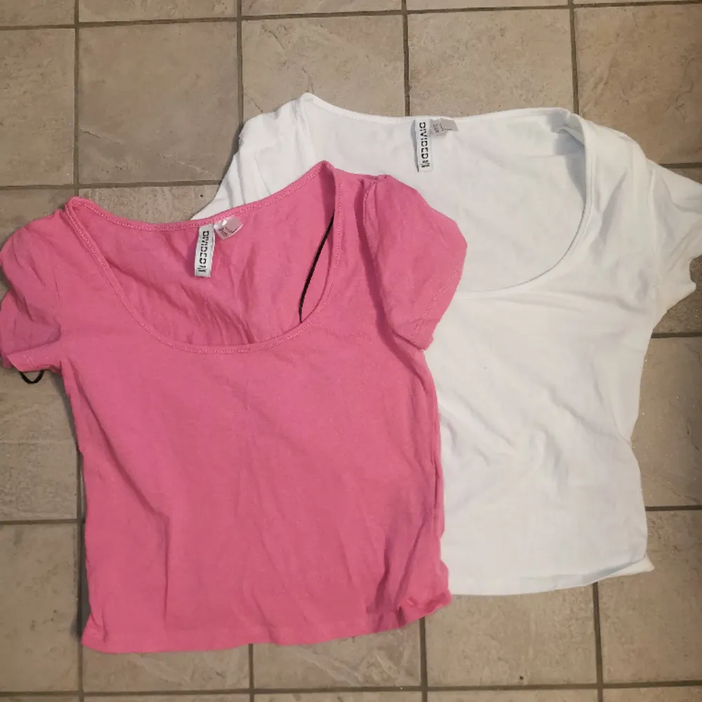 Fina tröjor fårn H&m i storlek S båda 😍 Båda för 80/ 50 st . T-shirts.