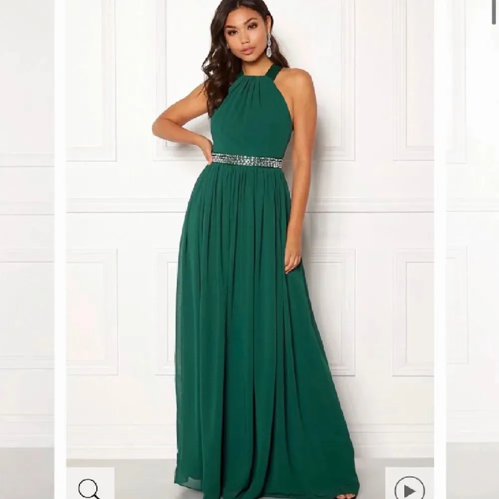Fin grön balklänning som endast är använd en gång. . Klänningar.