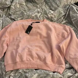 En super skön sweatshirt från lager 157💕  Den är i storlek xs/s och aldrig använd 