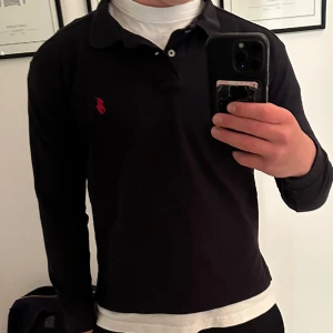 Ralph lauren tröja - Galet snygg Ralph lauren tröja. 10/10 skick✅ Inga defekter. Storlek M.