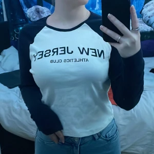 H&M T-shirt  - Bekväm långärmad tröja, bra kvalitet och har använts få gånger