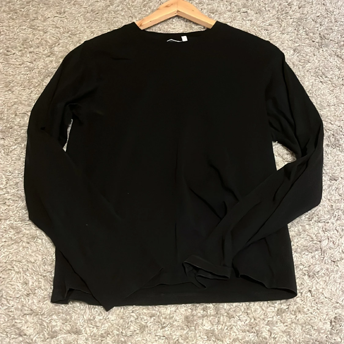 Svart basic långärmad tröja