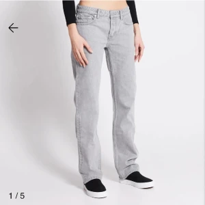 Jeans Icon - Säljer dessa jeans från lager 157 (Icon ljusgrå) då de inte kommer till användning längre. Strl XS och väldigt fint skick. Skriv privat om ni har frågor eller vill ha fler bilder💕(säljer även dessa jeans i fler färger) nypris 400kr