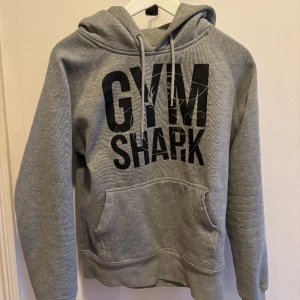 Hoddie  - Hoddie från gymshark  Fint skick