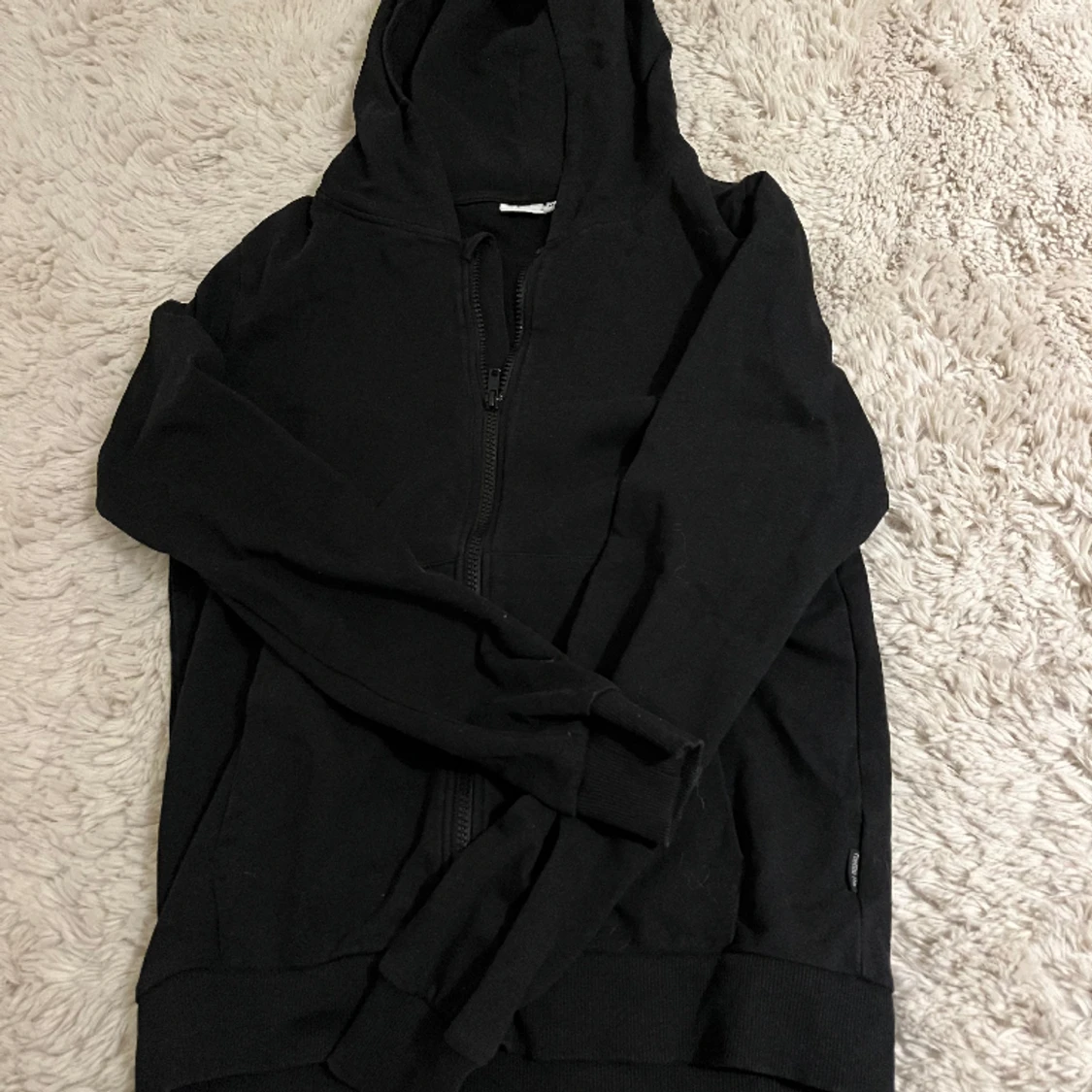 Svart zipup hoodie
