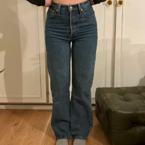 Straight Levis stl 25 - Ribcage straight Levis jeans knappt använda alls. Lagom stretchiga 👌
