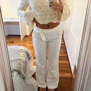 Linnebyxor - Linnebyxor från Massimo Dutti som jag är helt kär i. OBS de två första bilderna är inte de byxorna jag säljer utan exakt likadana i storlek 38. Sista bilden är de jag säljer i strl 36. Budgivning om många är intresserade!!🥰 (är 1.74 lång)