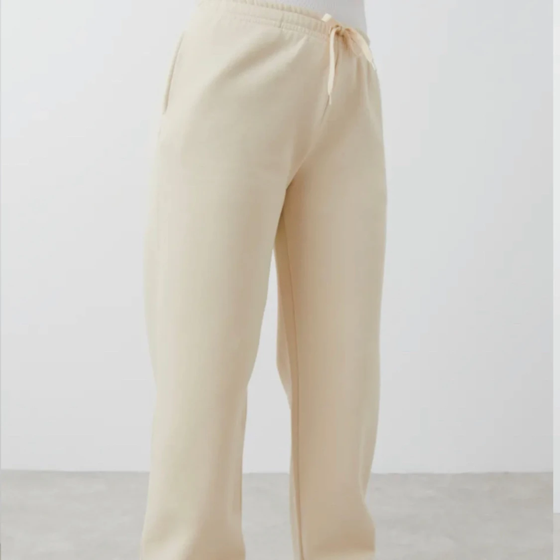 Mjukisbyxor från Gina Tricot - 90