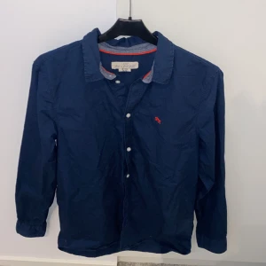 Logg skjorta - Använder inte mer. Ny pris 499kr Mitt pris 99kr