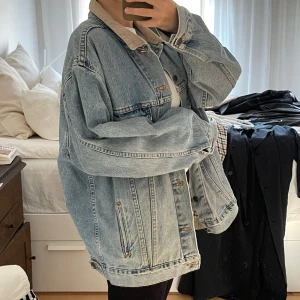 Jeansjacka | Levi’s - Den perfekta jeansjackan. Köpt second hand i Antwerpen.