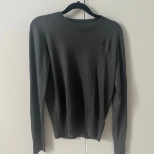 Långärmad topp  - Långärmad topp ifrån Holly and White (Lindex) i storlek S. Fint skick☺️