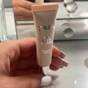 caia primer  - ögonprimer från caia endast testad  