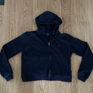 Ralph louren zip hoodie  - Zip hoodie. Bra skick. Passar om man är 150-160👍