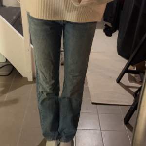 Slutsålda jeans från zara säljer för de tycörr blivit för små