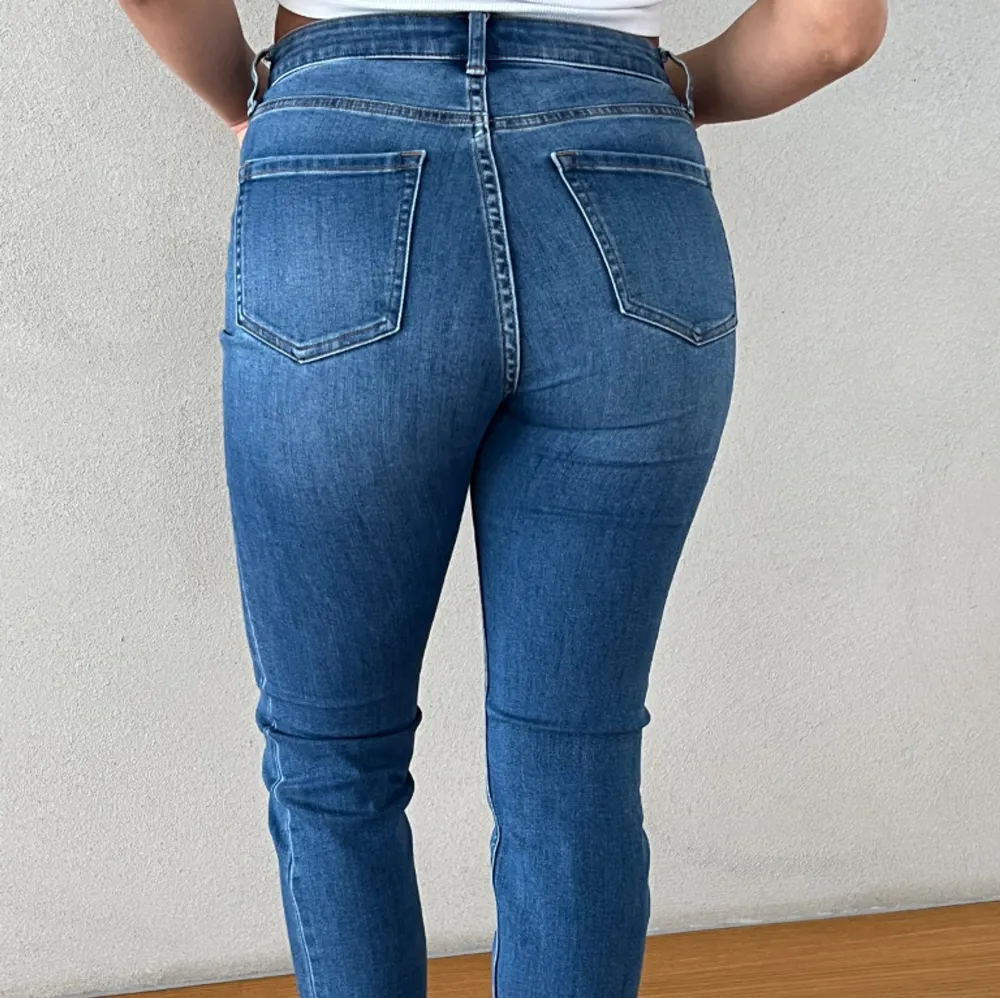 Blåa jeans  Storlek M  Passar längderna 155cm- 165cm . Jeans & Byxor.