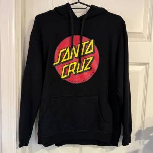 Svart tjocktröja - Fins skick, knapp använd