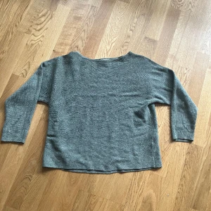 Trekvartsärm tröja  - Jätte snygg tröja från BASIC hm, använd fåtal ggr. Sitter jätte snyggt med trekvartsärm. Skriv för fler bilder på🩷 nypris 400kr