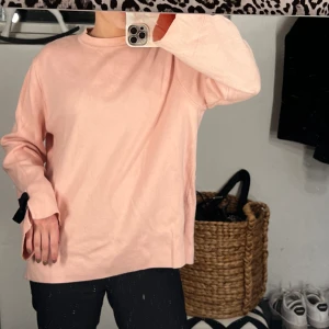 stickad tröja  - köpt på zara nyskick 