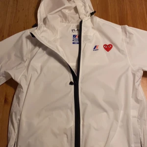 COMME DES GARÇONS - Comme des garcons windbreaker 10/10  Använts 1 gång Pris kan diskuteras 