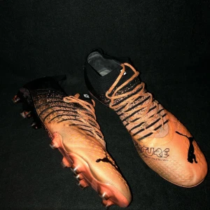 Puma future  - Ett par puma future fotbollsskor i okej sick 