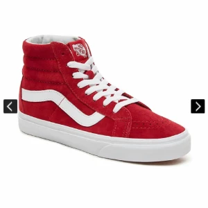 Vans - Jag säljer mina höga röda Vans som är i mycket bra skick. Skriv för fler bilder