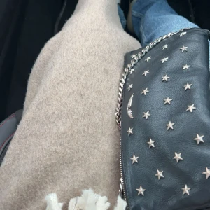 Zadig väska  - Lägger upp min favorit Zadig väska på nytt!! Den är den stora modellen, en limiterad design!! Funkar lika bra till fest som till vardags!! Skriv för fler foton, pris kan diskuteras!💕💕