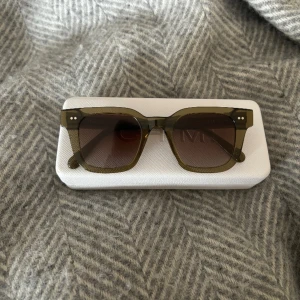 Chimi 04 - Säljer dessa chimis i den populära modellen 04. Använda fåtal gånger och inga synliga defekter. Nypris ligger lite över 1000kr säljer för 599. 