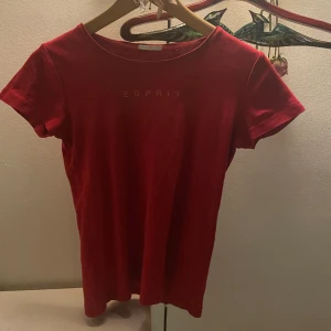 Esprit t-shirt - Esprit t-shirt i gott skick!