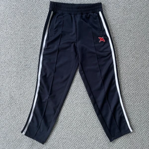 Axel Arigato Byxor  - Köpta från Arigatos hemsida för ca 1800kr. Nyskick! Kontakta mig vid frågor eller funderingar. 