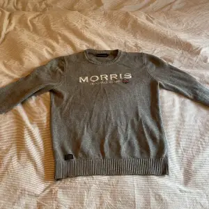 En grå Morris tröja i fint skick, sparsamt använd. 