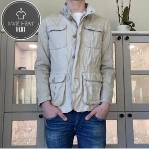 Field jacka - Tja, säljer nu denna sjukt feta field jackan i stl M! Hör av dig vid frågor eller funderingar eller för fler bilder!