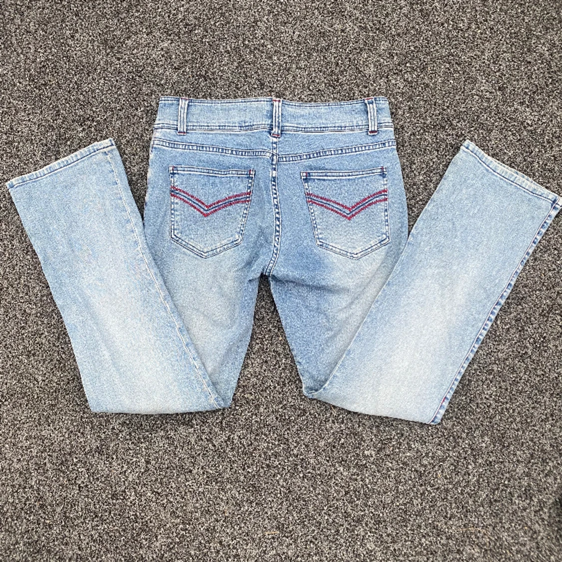 Supersöta lågmidjade jeans med coola detaljer  - 90