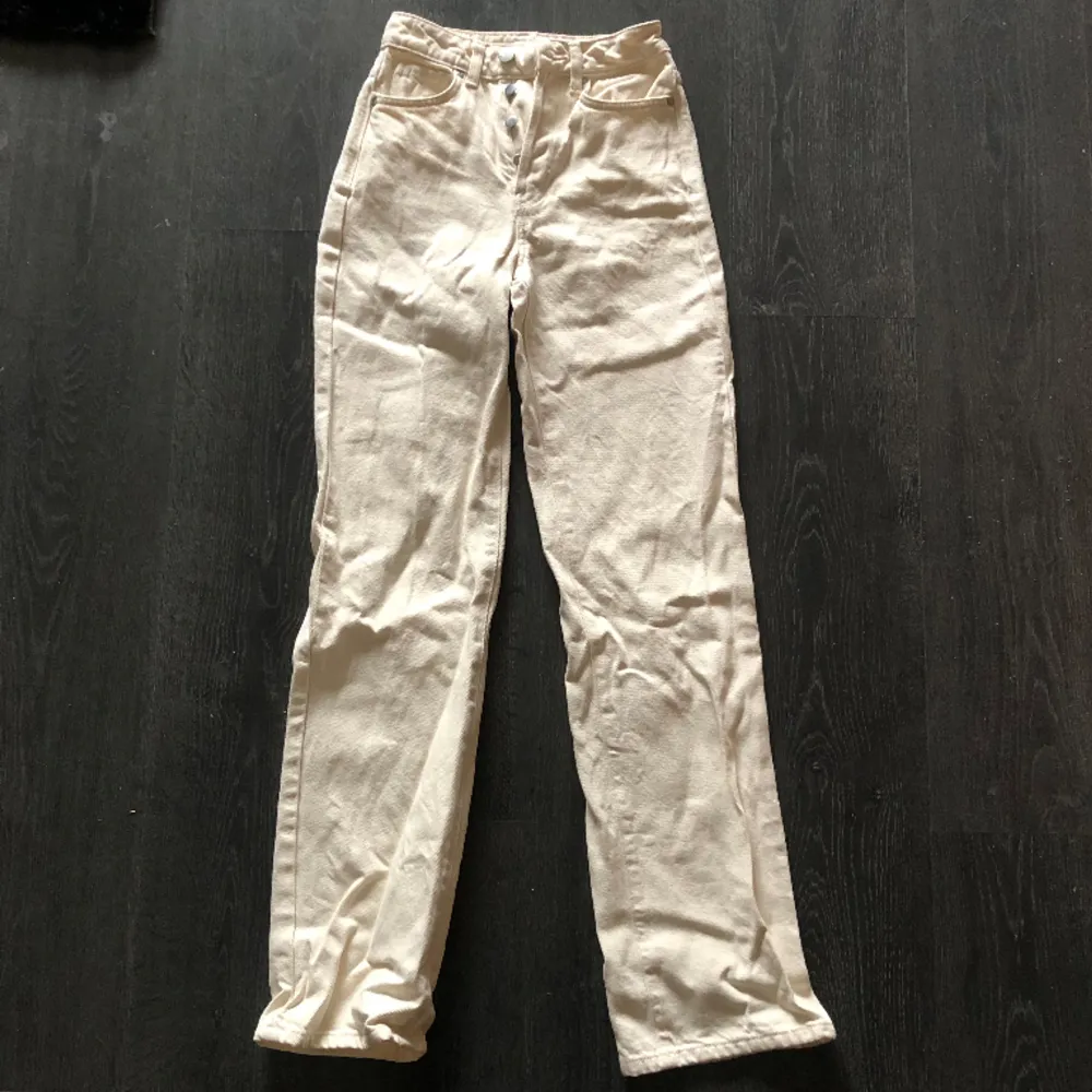 Fina jeans från bik bok  ..vit/beige. Jeans & Byxor.