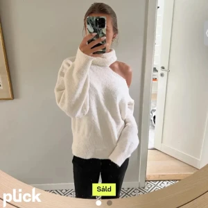 Stickad tröja - Stickad tröja med bar axel, lånade bilder, kan sänka pris!