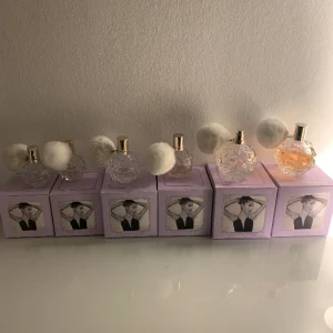 Ariana grande  - KÖP INTE KOM PRIVAT FÖR SWISH🛑  Tomma parfymer vet att fans samlar på sånt Säljer allt Ariana Grande merch för billigare priser, är inget fan mer så allt måste ut!