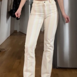 Jeans - Somriga ljusa jeans. Strl 34/xs
